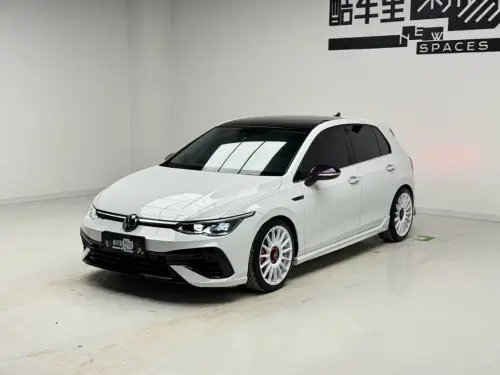 Volkswagen Golf, 2024