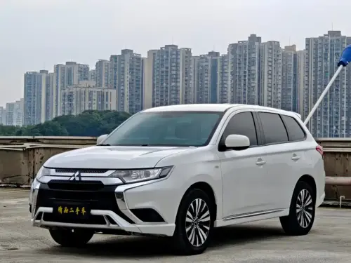 Mitsubishi Outlander, 2023