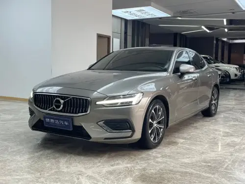 Volvo S60, 2022
