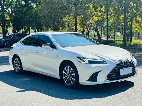 Lexus ES, 2025