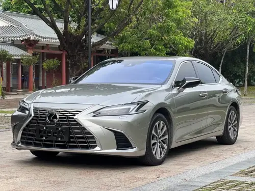 Lexus ES, 2025