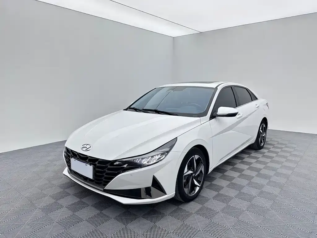 Hyundai Elantra, 2022