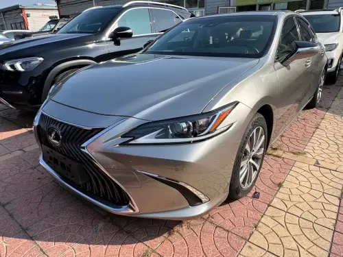 Lexus ES, 2020