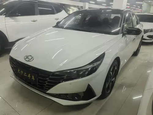 Hyundai Elantra, 2022