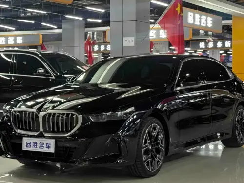 BMW 5-Series, 2025