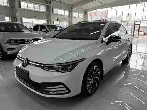 Volkswagen Golf, 2023