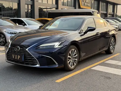 Lexus ES, 2025