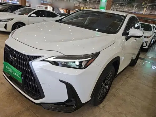 Lexus NX, 2025