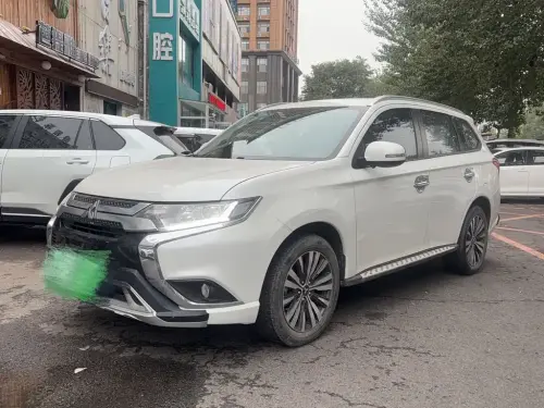 Mitsubishi Outlander, 2022