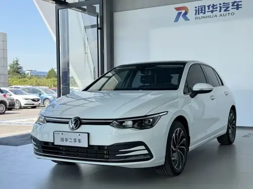 Volkswagen Golf, 2024