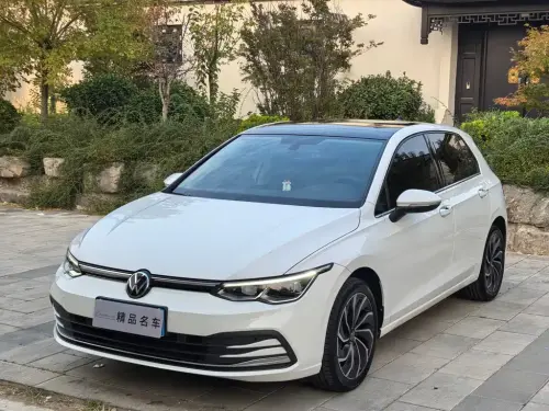 Volkswagen Golf, 2022