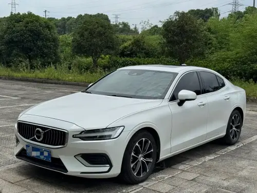 Volvo S60, 2022