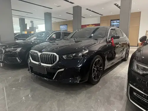 BMW 5-Series, 2025