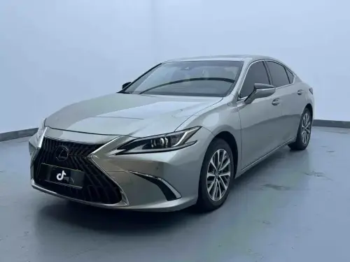 Lexus ES, 2023
