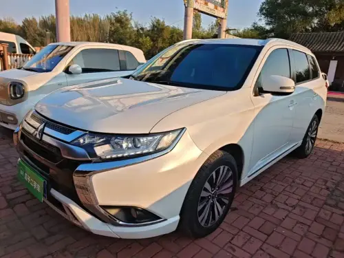 Mitsubishi Outlander, 2023