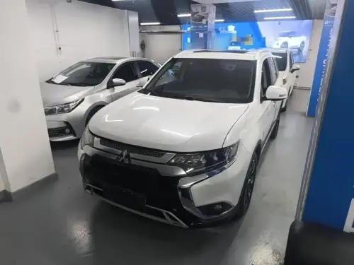 Mitsubishi Outlander, 2020