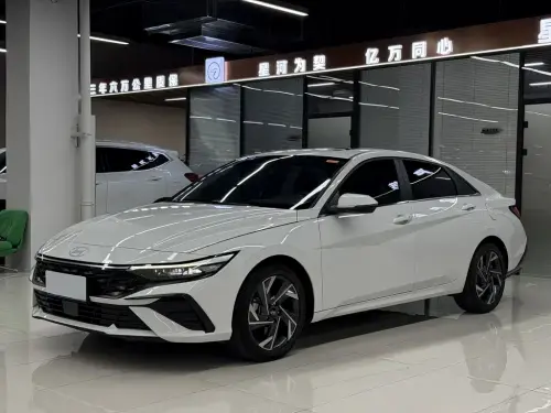 Hyundai Elantra, 2025