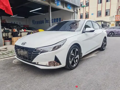 Hyundai Elantra, 2022