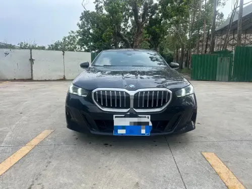 BMW 5-Series, 2025