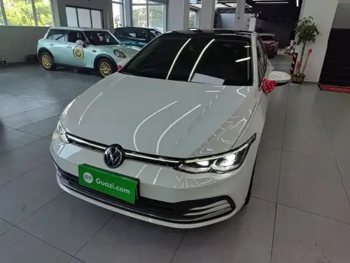 Volkswagen Golf, 2024