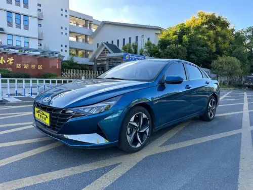 Hyundai Elantra, 2022