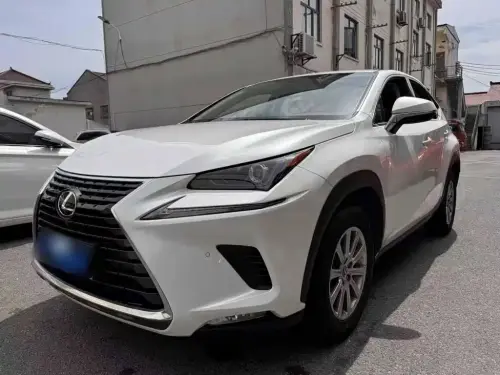 Lexus NX, 2021