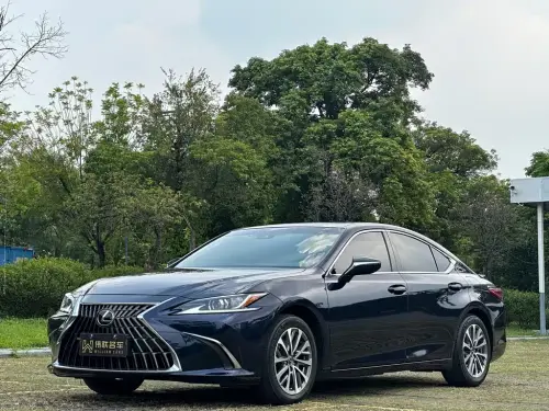 Lexus ES, 2022