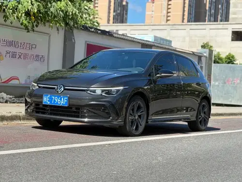 Volkswagen Golf, 2022
