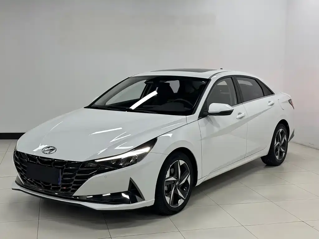 Hyundai Elantra, 2022