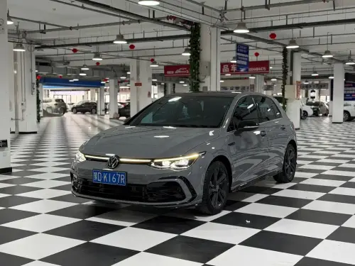 Volkswagen Golf, 2022