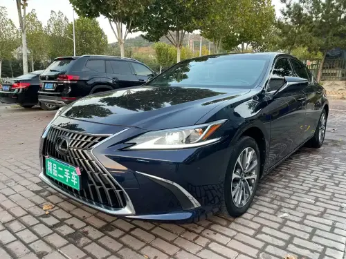 Lexus ES, 2022