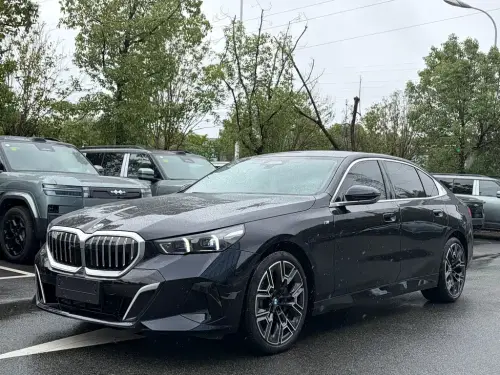 BMW 5-Series, 2025