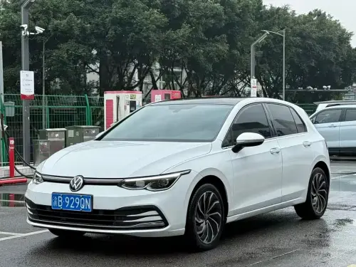 Volkswagen Golf, 2024