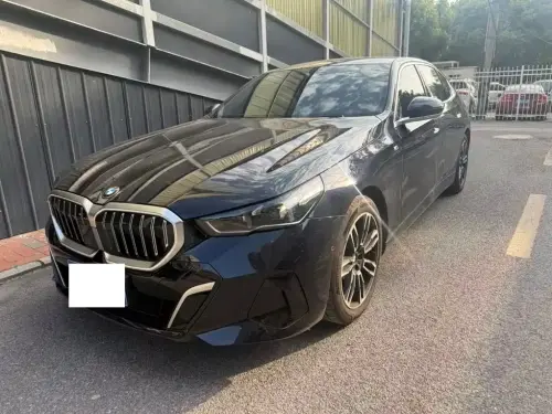 BMW 5-Series, 2025