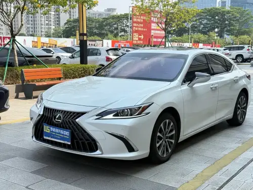 Lexus ES, 2024