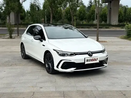 Volkswagen Golf, 2024