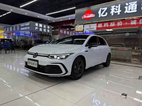 Volkswagen Golf, 2023