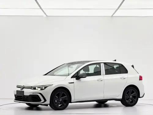 Volkswagen Golf, 2024
