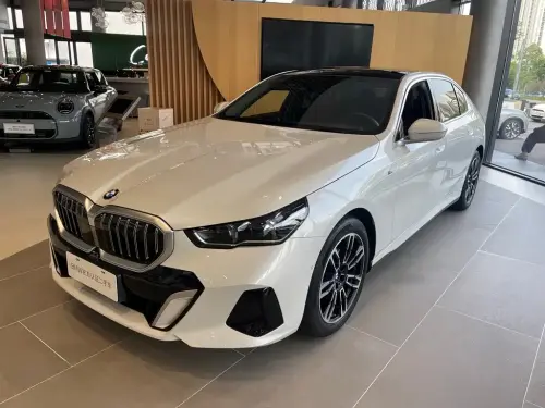 BMW 5-Series, 2025