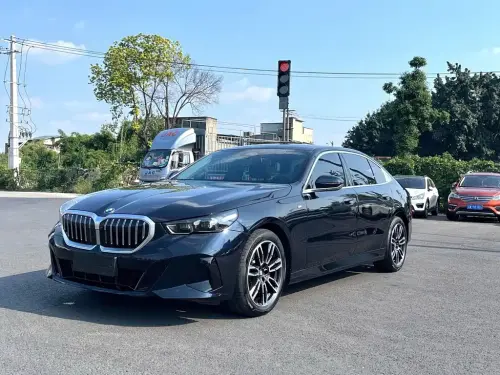 BMW 5-Series, 2025
