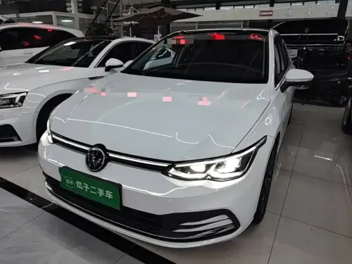 Volkswagen Golf, 2022