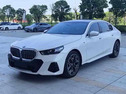 BMW 5-Series, 2025