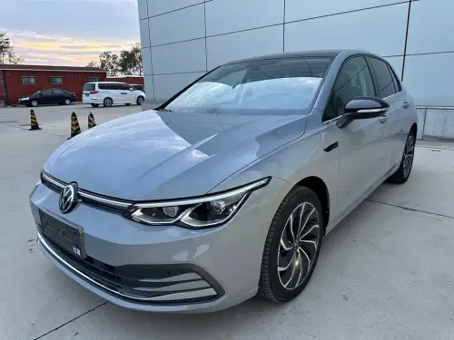 Volkswagen Golf, 2023