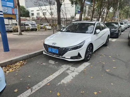 Hyundai Elantra, 2022