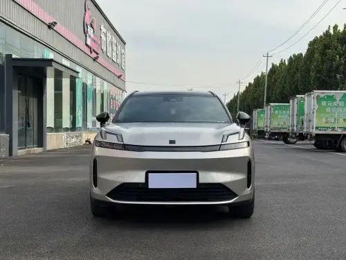 Lynk & Co 08, 2024