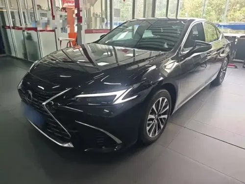 Lexus ES, 2025