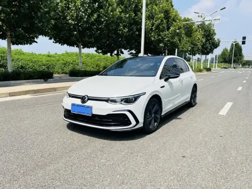Volkswagen Golf, 2022