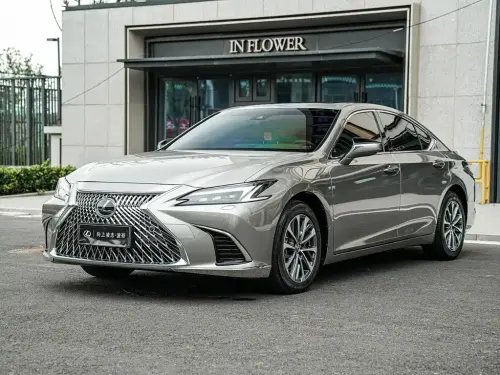 Lexus ES, 2025