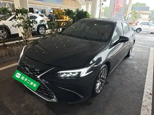 Lexus ES, 2025