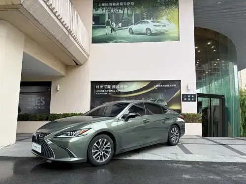 Lexus ES, 2022